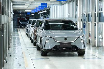 馬自達(dá)EZ-60雙喜臨門，榮膺“2025中國(guó)十佳車身”及“最佳材料獎(jiǎng)”